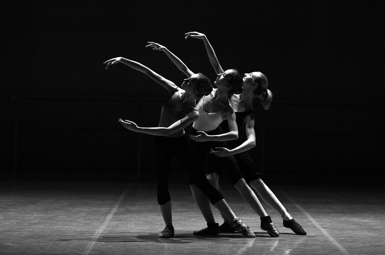 ballerinas-1376250_1280