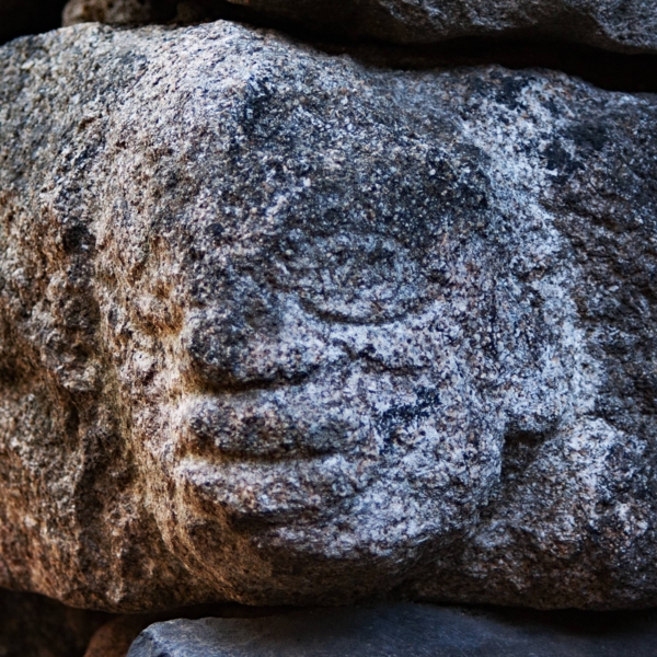 Têtes sculptées