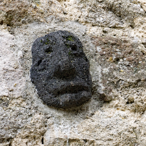 Têtes sculptées