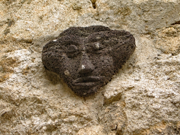 Têtes sculptées
