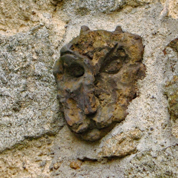 Têtes sculptées
