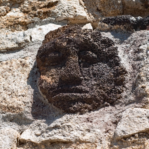 Têtes sculptées