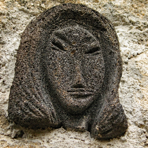 Têtes sculptées