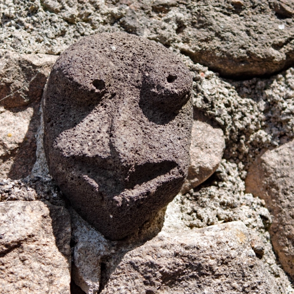 Têtes sculptées