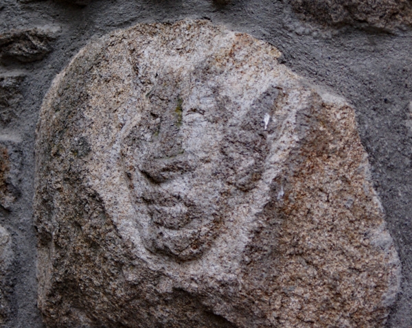 Têtes sculptées