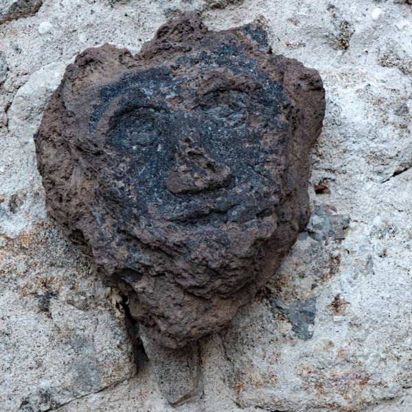 Têtes sculptées