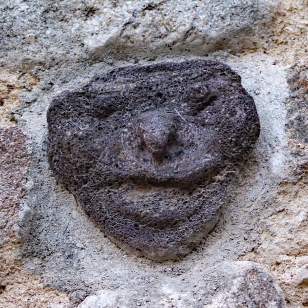 Têtes sculptées