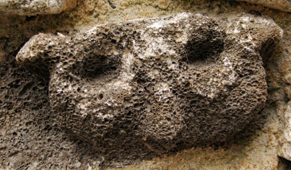 Têtes sculptées