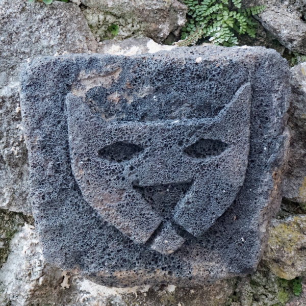 Têtes sculptées