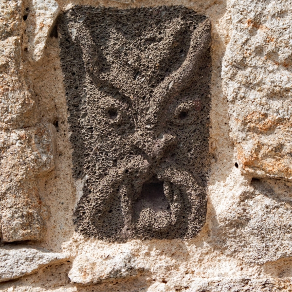 Têtes sculptées