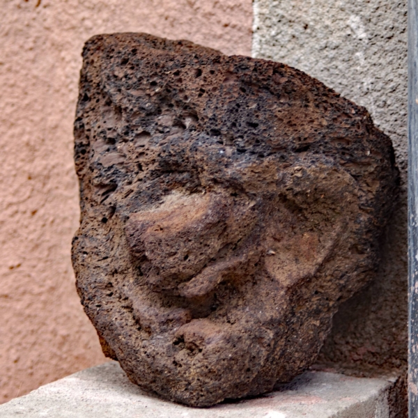 Têtes sculptées