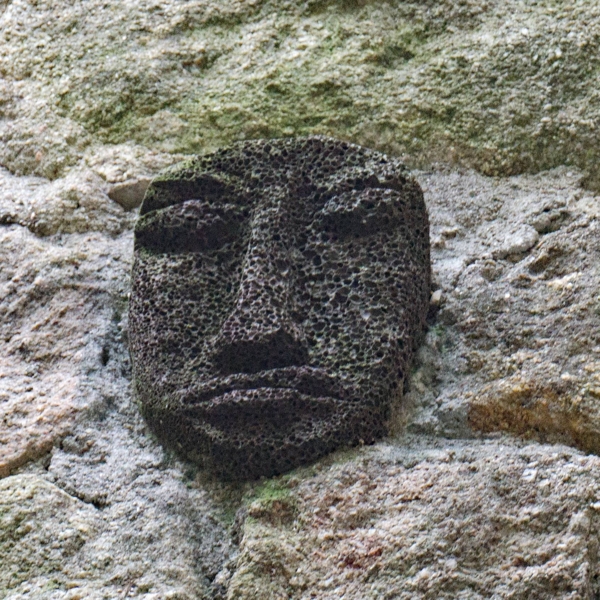 Têtes sculptées
