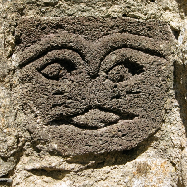 Têtes sculptées