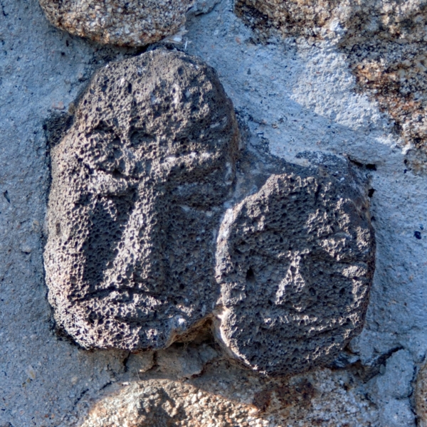 Têtes sculptées