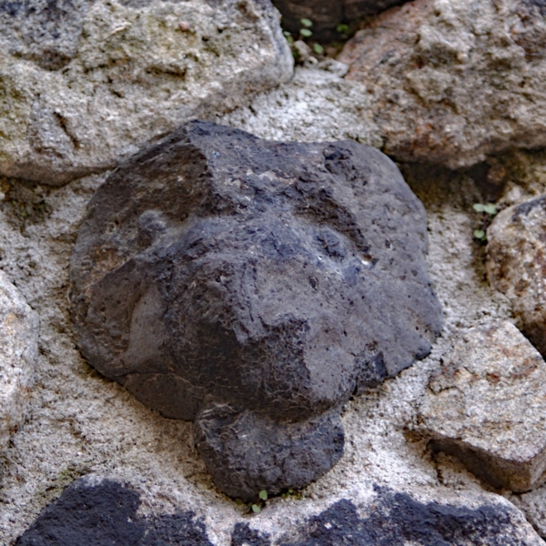 Têtes sculptées