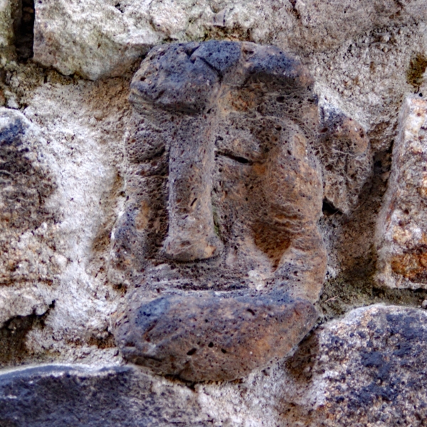 Têtes sculptées