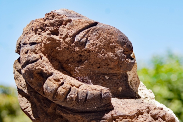 Têtes sculptées