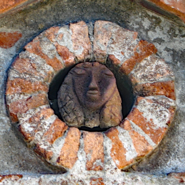 Têtes sculptées