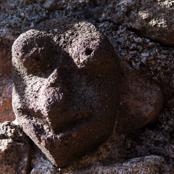 Têtes sculptées