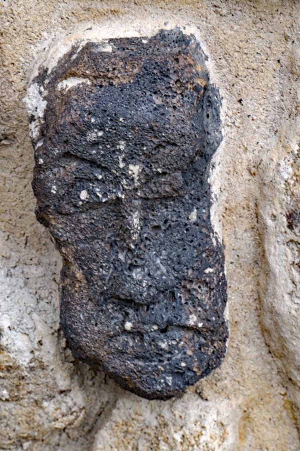 Têtes sculptées