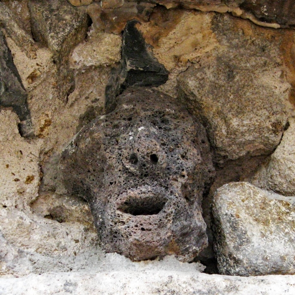 Têtes sculptées
