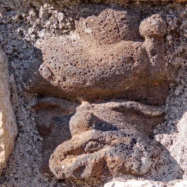 Têtes sculptées