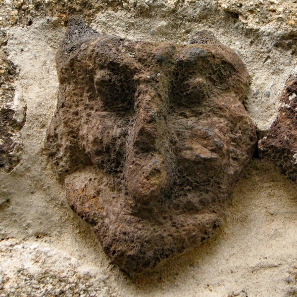 Têtes sculptées