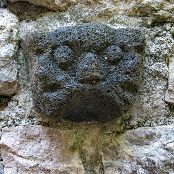 Têtes sculptées