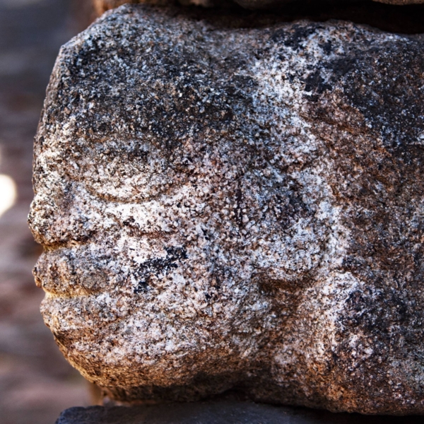 Têtes sculptées