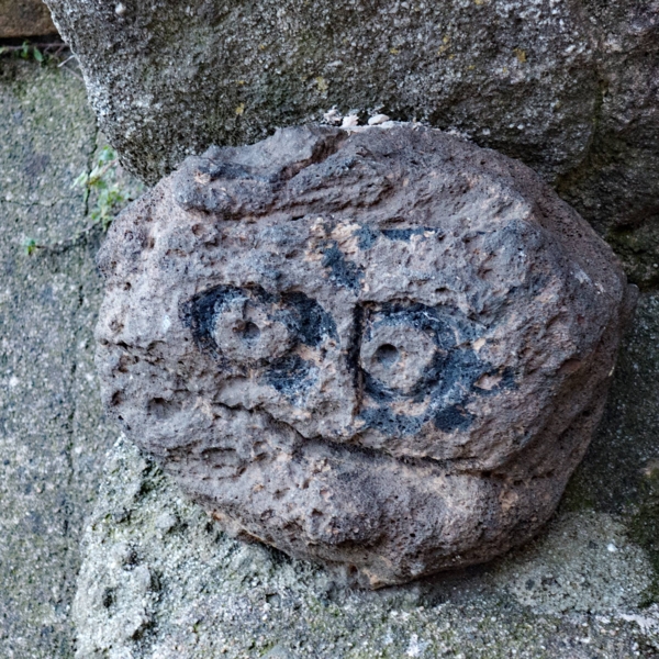 Têtes sculptées
