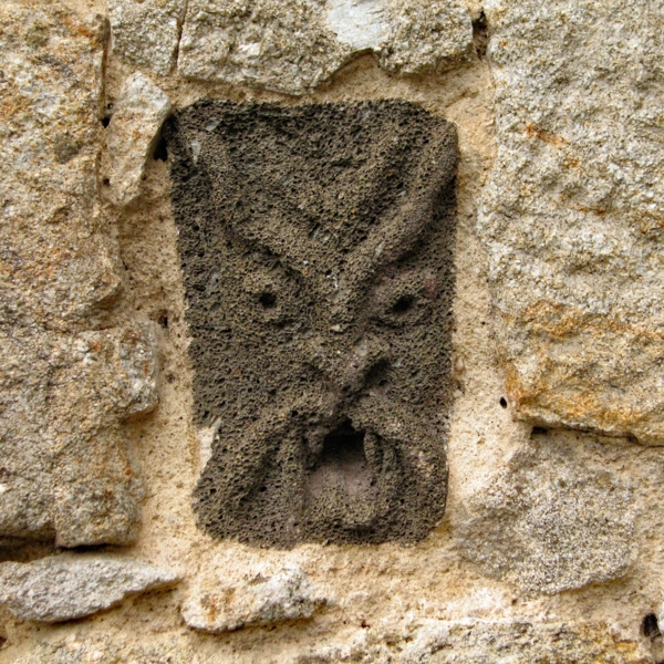 Têtes sculptées