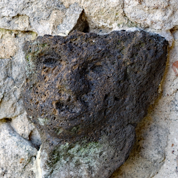 Têtes sculptées