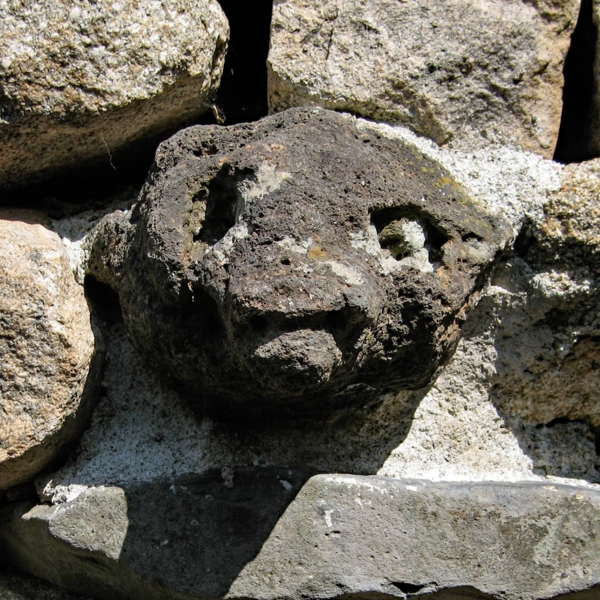 Têtes sculptées