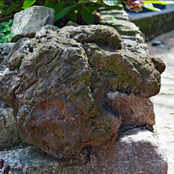 Têtes sculptées