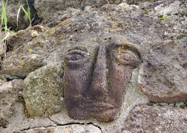 Têtes sculptées