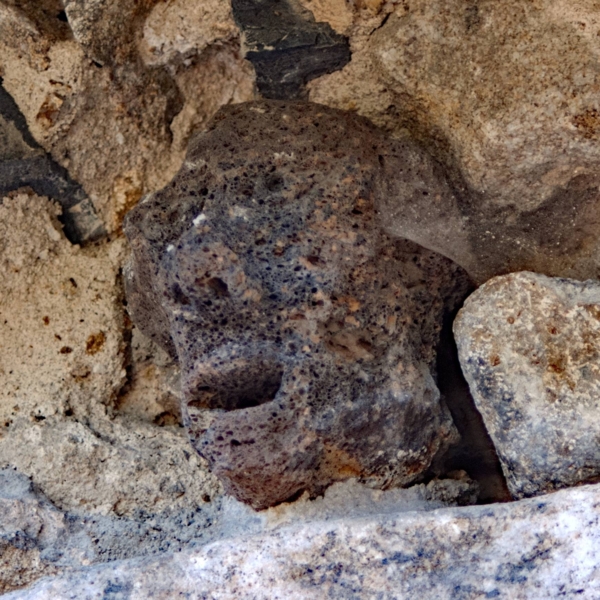 Têtes sculptées