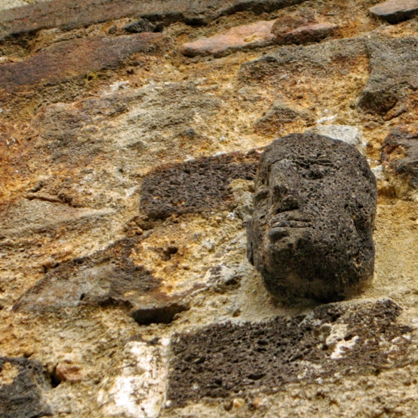 Têtes sculptées