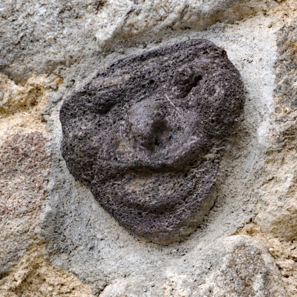 Têtes sculptées